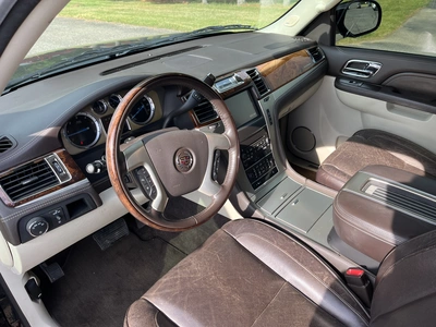 USED 2014 CADILLAC ESCALADE