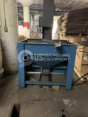 Unknown Manufacturer: Used Metal Belt Infeed Conveyor with Hopper Feed