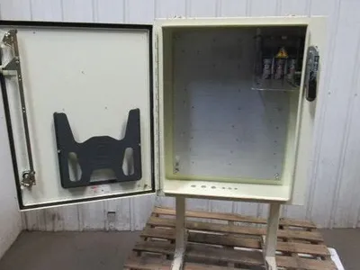 Hoffman A30SA2608LP Electrical  Enclosure 30x25x8" w/Backplate & Disconnect