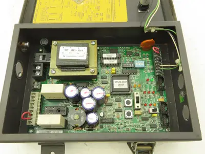 STI 70027-1002 Safety Light Curtain Controller W/Key 115VAC 50/60Hz 30VA