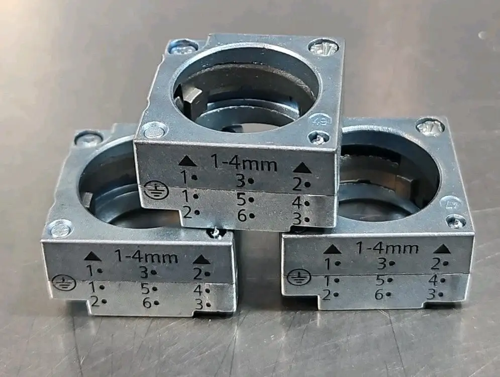 Siemens 3SB3 500-1EA21 Holder Hou. Pushbutton Stop Switch, lot of 3 Loc4C5