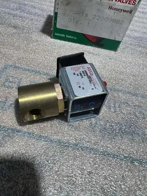 NEW OPEN BOX ASCO SOLENOID VALVE 1/4" PIPE USX8262D2212341 STK K739CC