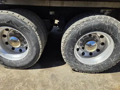 USED 2015 PETERBILT 579