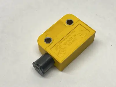 USED PILZ MAGNETIC SAFETY SWITCH M8 4-PIN 506410