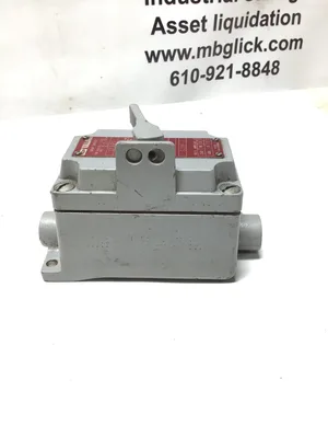 Killark Snap Switch XNS-8C 1204 240V