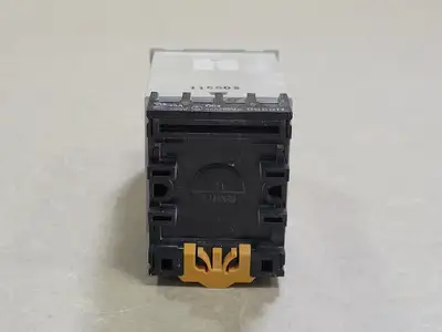 USED OMRON H3CR-H8L
