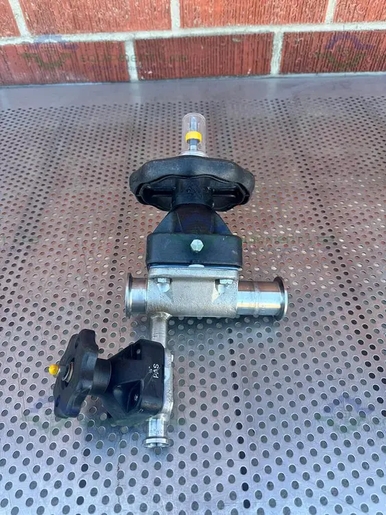 Used 2- ITT PURE FLO RA25MAX DIAPHRAGM VALVE W/ 1 1/2" TO 3/4" SANITARY FITTING Valves/Fittings California US | Equipment Lab #554072