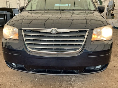 USED 2009 CHRYSLER TOWN AND COUNTRY