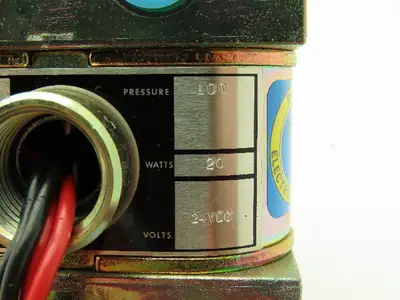 Honeywell Skinner V935DEP2100 Solenoid Valve 4-Way NO 24VDC 100 PSI 1/4" NPT