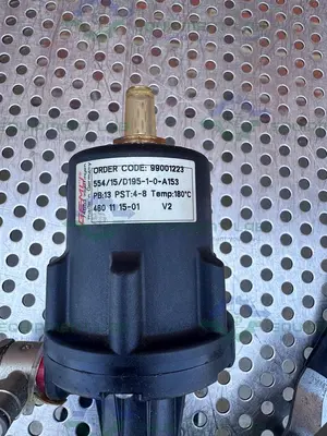 USED GEMU 554/15 PNEUMATIC ANGLE SEAT GLOBE VALVE W/ 1/2" COMPRESSION FITTING, VALVE