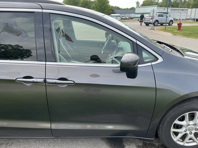USED 2020 CHRYSLER VOYAGER