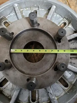 20IN SLOTTED LATHE FACE PLATE W/ 3.25IN THROUGH HOLE AND D1-11 CAMLOCK MOUNT