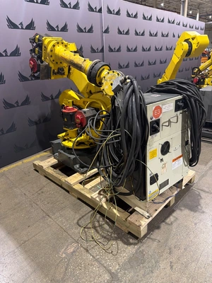 USED 2016 FANUC R-2000IB/210F + R30IB