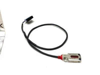 PR-FB15N3 | Keyence  Self-Contained Flat Reflective Photoelectric Sensor - Used