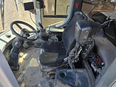 USED 2019 LIEBHERR L566
