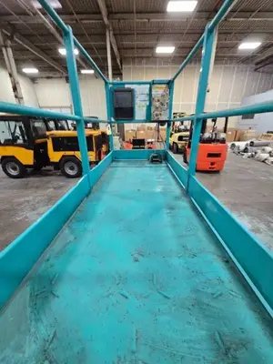 2008 Airman ENCL060 Track Drive Lift