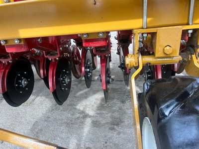 Haybuster 107C No Till Seed Drills | County Equipment Company LLC (8)