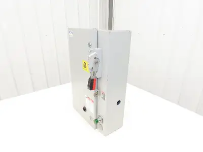 Eaton Cutler Hammer NEMA 1 Combination Motor Starter 30A 600V Disconnect