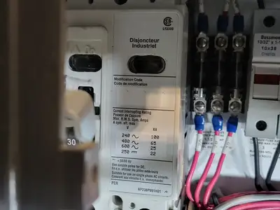 Used EATON SVX015A1-5A4N1 Switchgears British Columbia CA | Lenmark #240367