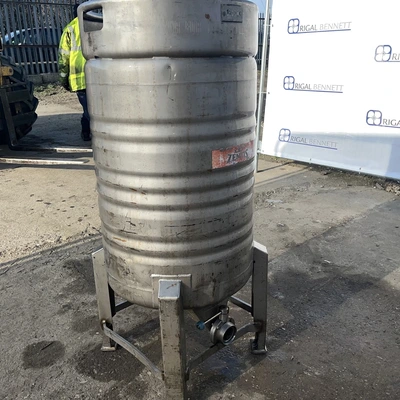 195 L S/S Vertical Pressure Vessel 7 Bar