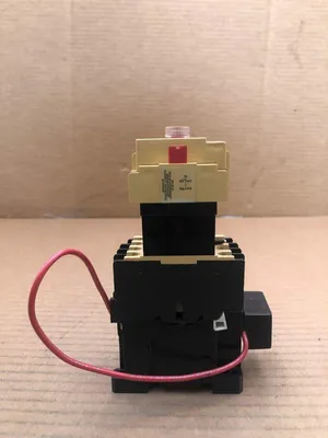 Allen-Bradley 700-F220A1 Series B Control Relay 10A 660V w/ 196-FTB Ser. B Timer