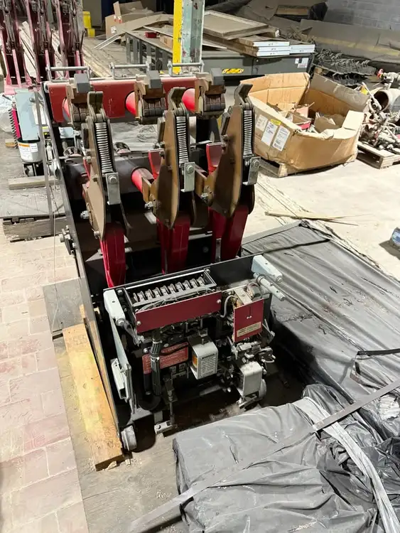 Used _UNKNOWN_ _UNKNOWN_ Circuit Breakers Texas US | ISP Equipment Group #1268590
