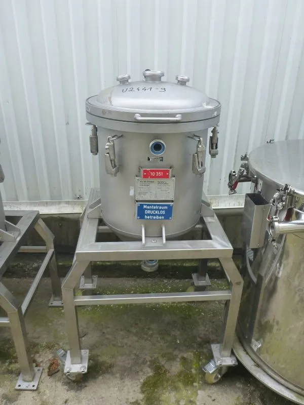 70 l Total Volume Vertical Stainless Steel Storage Tank With Conical Bottom