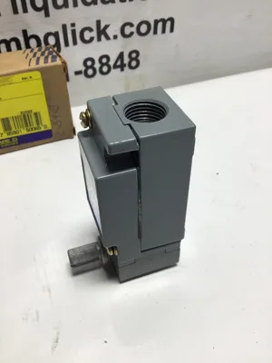 NEW SQUARE 9007C62B2 SIDE ROTARY LIMIT SWITCH TYPE 6P A600 R300