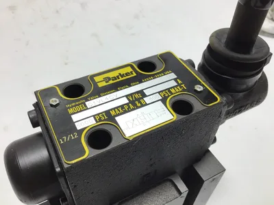 Parker D31VL Lever Operated Directional Control Valve D31VL9C1V