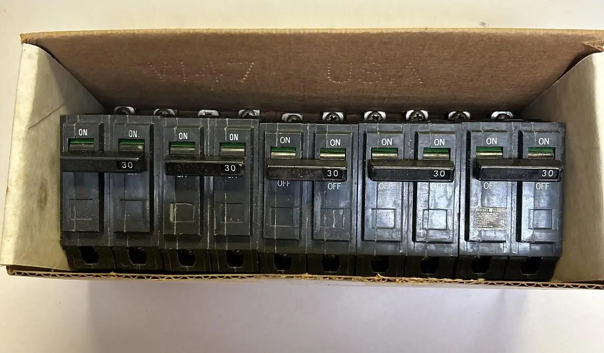 Used GE THQB2130 Miscellaneous Equipment (Electrical & Power) | Surplus Asset Holdings #1191190
