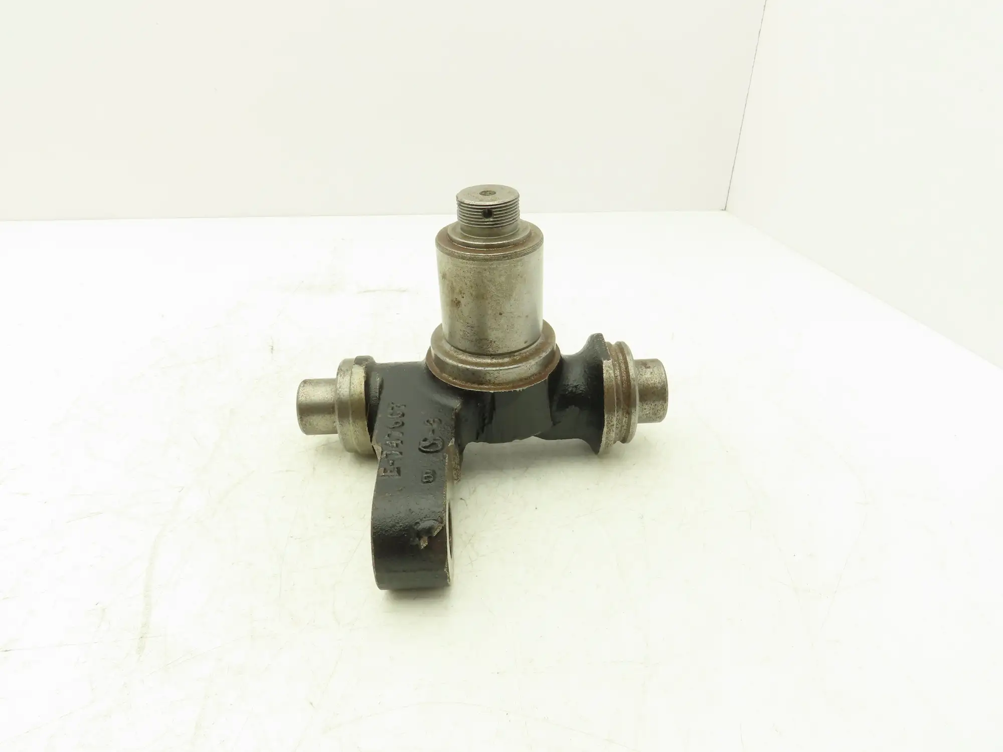Yale 580011755 Forklift Steering Knuckle Right Hand