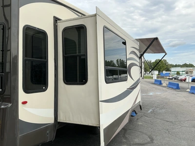 Used 2012 CROSSROADS RUSHMORE 34SB Campers, Caravans, Motorhomes Michigan US | Miedema Asset Management Group #1406929