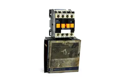 Telemecanique  CA2DN40F7 Control Relay, 10 Amp