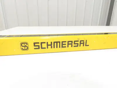 Schmersal SLC440-E-0890-14 Safety Light Curtain Transmitter 890mm 0.3-7mm -READ