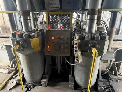 2000 TON HEAVY DUTY 4-POST HYDRAULIC PRESS, USED FOR STRAIGHTENING PIPE & BAR: YOBRO #25137