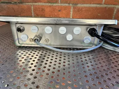 Used SARTORIUS MINEBEA INTEC STAINLESS STEEL SCALE 24" X 24" W/ CAIS1-U, 300 LBS Scales California US | Equipment Lab #1394842