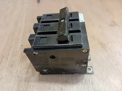 Used CUTLER-HAMMER BAB3100H Switchgears British Columbia CA | Lenmark #1438381