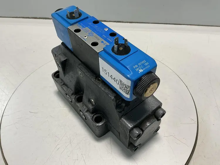 Used VICKERS DG4V-3-6C-M-U-HL7-60 Valves/Fittings Michigan US | Ideal Machinery #689511