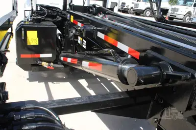 New | in-Stock 2027 MACK MD7 Rolloff Trucks Texas US | Roll Off Truck World #1491924
