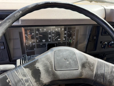 Used 2001 INTERNATIONAL 4900 4X2 Box trucks Indiana US | Miedema Asset Management Group #1414683