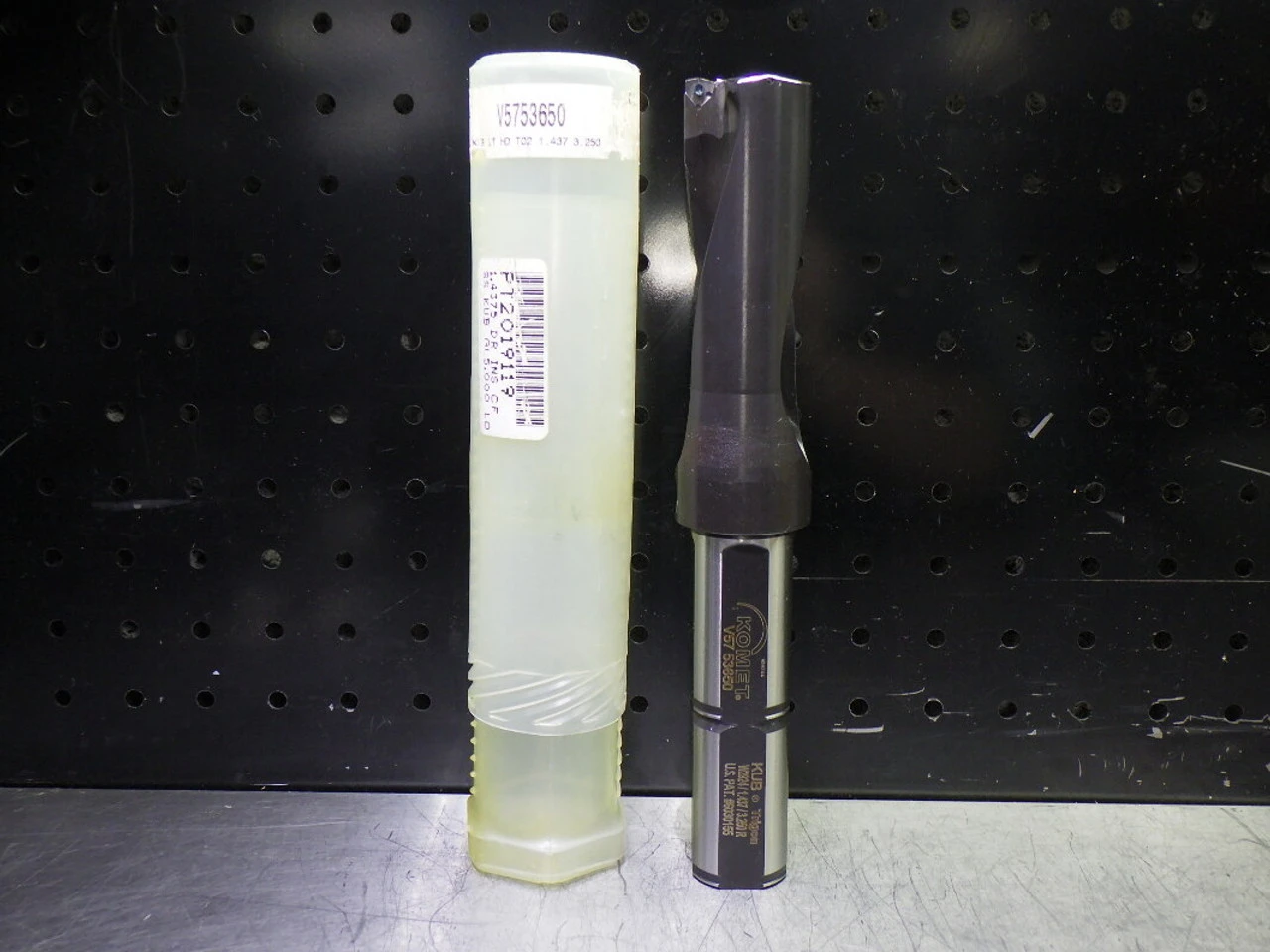 Komet 1.437" Coolant Thru Indexable Drill 1.25" Shank V5753650 (LOC2220)
