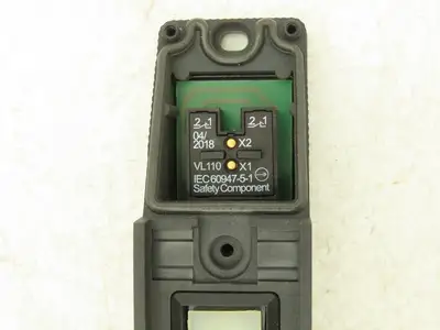 Schmersal BDF200-NH-11-LT-LT-LT-2875 Pushbutton Control Panel -Missing Buttons
