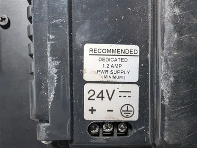 Uticor AVG 100G-UQ08S2R0 Q2 Panel III Operator Interface Unit Used