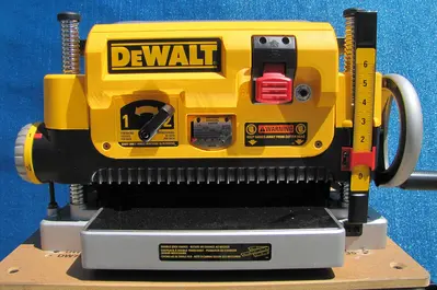 USED 2022 DEWALT DW735