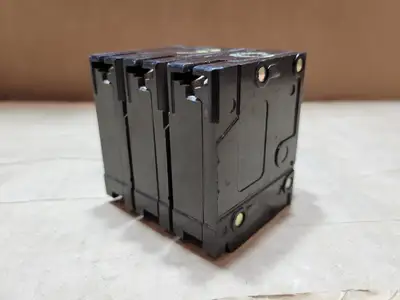 30 Amp 3 Pole 240 Volts Circuit Breaker