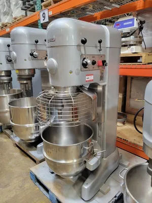 2000 Hobart M802 80 Quart Commercial Dough Mixer W Guard in IMMACULATE CONDITION