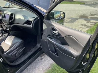 USED 2019 JEEP CHEROKEE