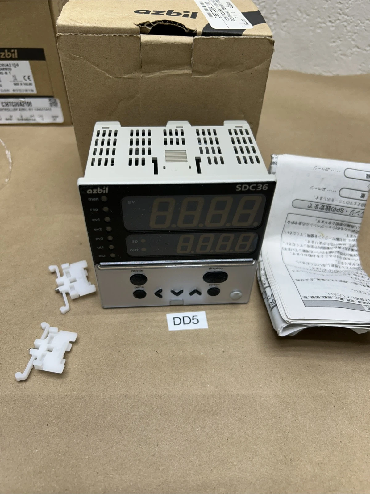 NEW Azbil C36TD0UA1100