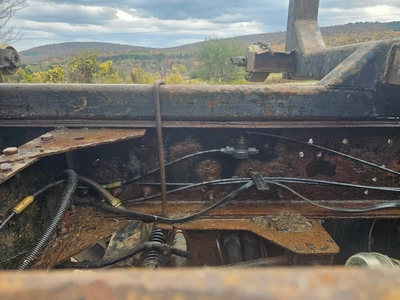 INTERNATIONAL 7600 tractor with loader | Iron Listing (14)