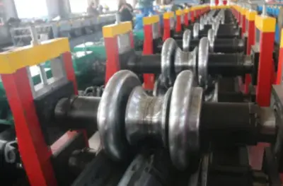 Road Crash Barrier or W Beam/Side Rail Guard Roll Forming Machine in Dongguan, China
